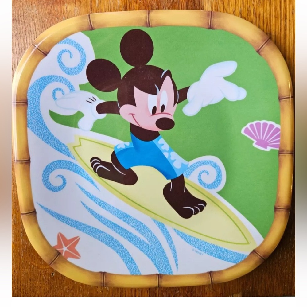 (1) Disney Store Theme Parks 8 1/2" Plastic Plate SURFING MICKEY RARE HTF